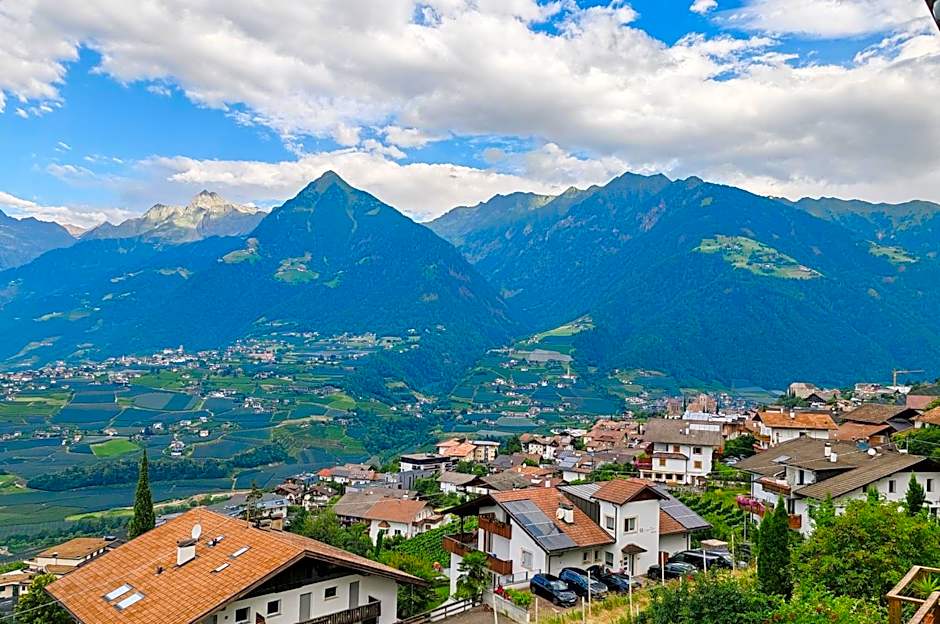 Schenna Garni Eden Bed & Breakfast