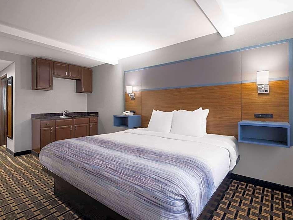 AmericInn by Wyndham Woodstock IL