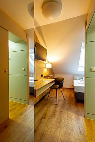 Singe Room