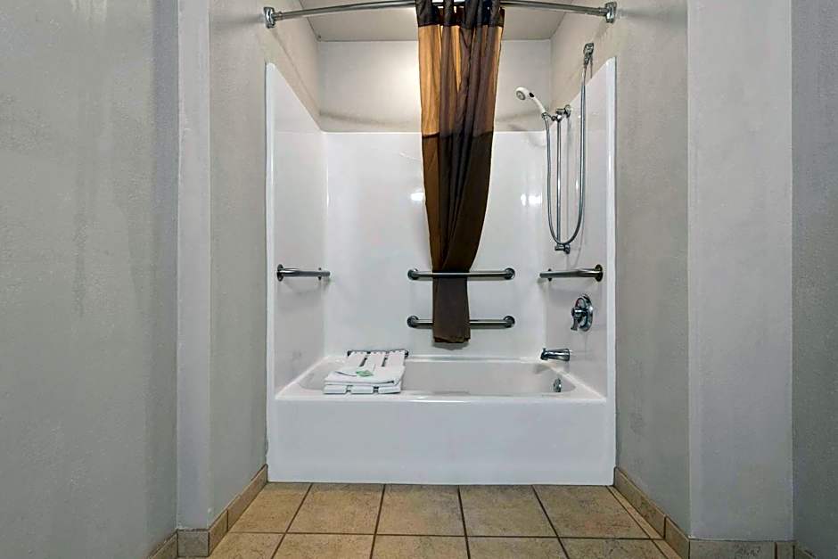 Rodeway Inn & Suites Tomahawk