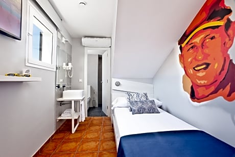 SINGLE PREMIUM ROOM