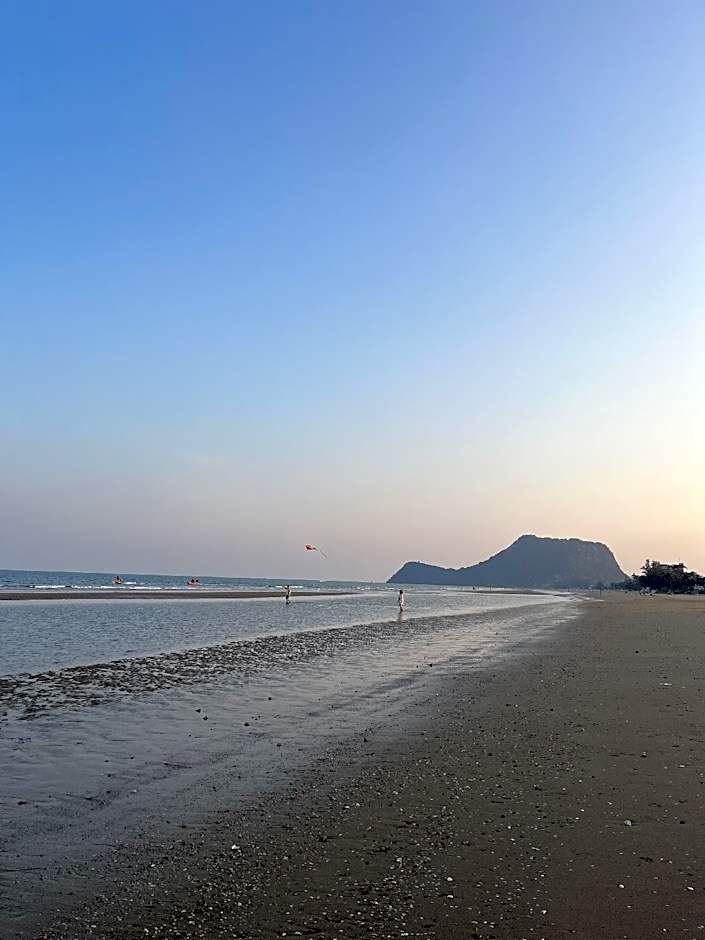 Hua Plee Lazy Beach Hotel