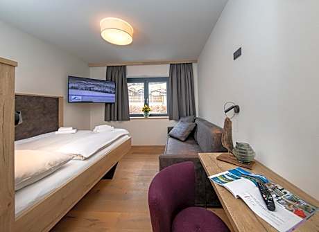 Deluxe Apartment directly by the pool