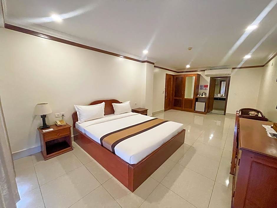 Pursat Riverside Hotel & Spa