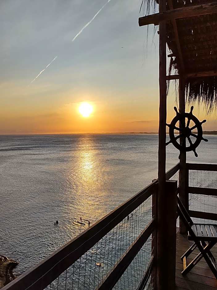 Pousada Marambaia Café - Praiana, econômica, Com café da manhã, piscina ao ar livre e hidromassagem aquecida -Frente para o mar