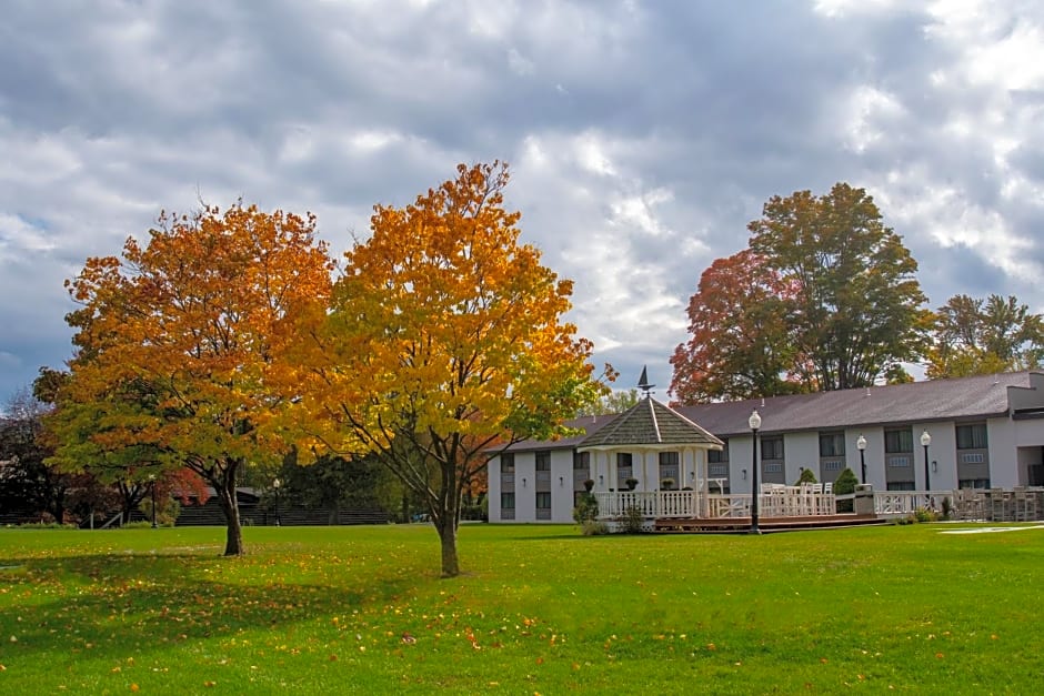 Fort William Henry Hotel