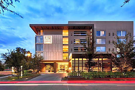 AC Hotel by Marriott Phoenix Biltmore