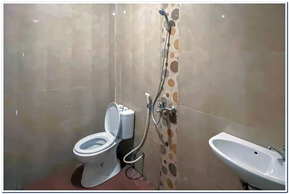 Syariah Near T2 Juanda Airport 2 by Reddoorz – Surabaja, IL