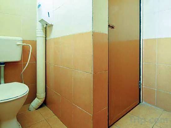 OYO 44078 The Island Hotel