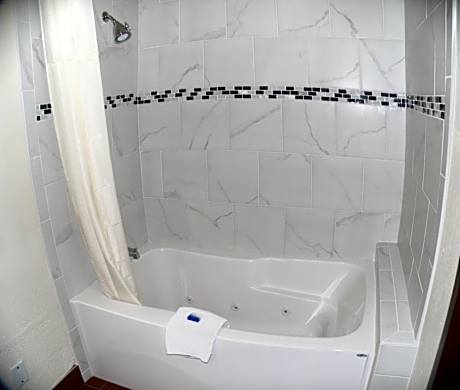 1 King Bed Mobility Accessible Room Bathtub w/ Grab Bars Non-Smoking