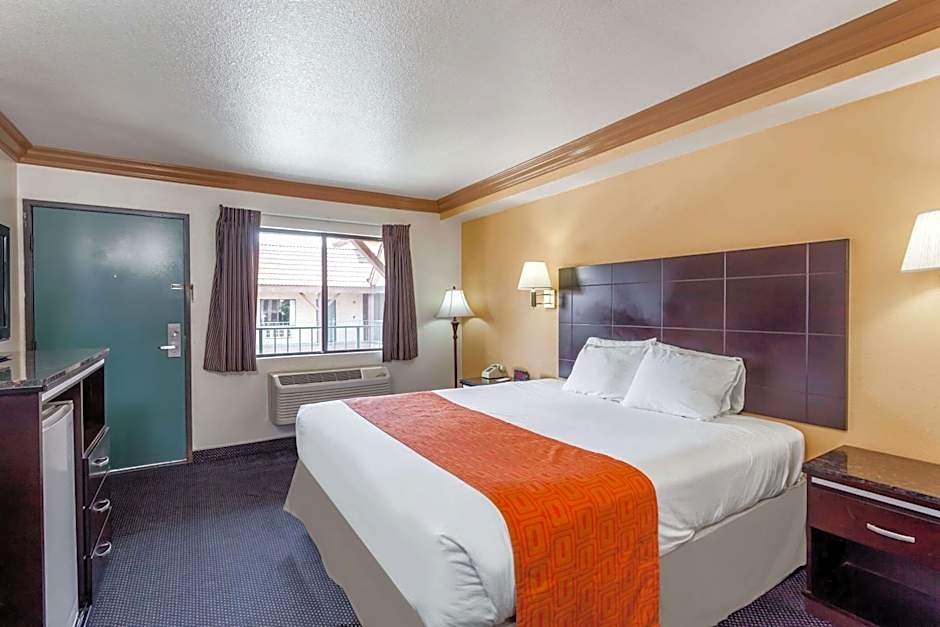 Howard Johnson by Wyndham Norco