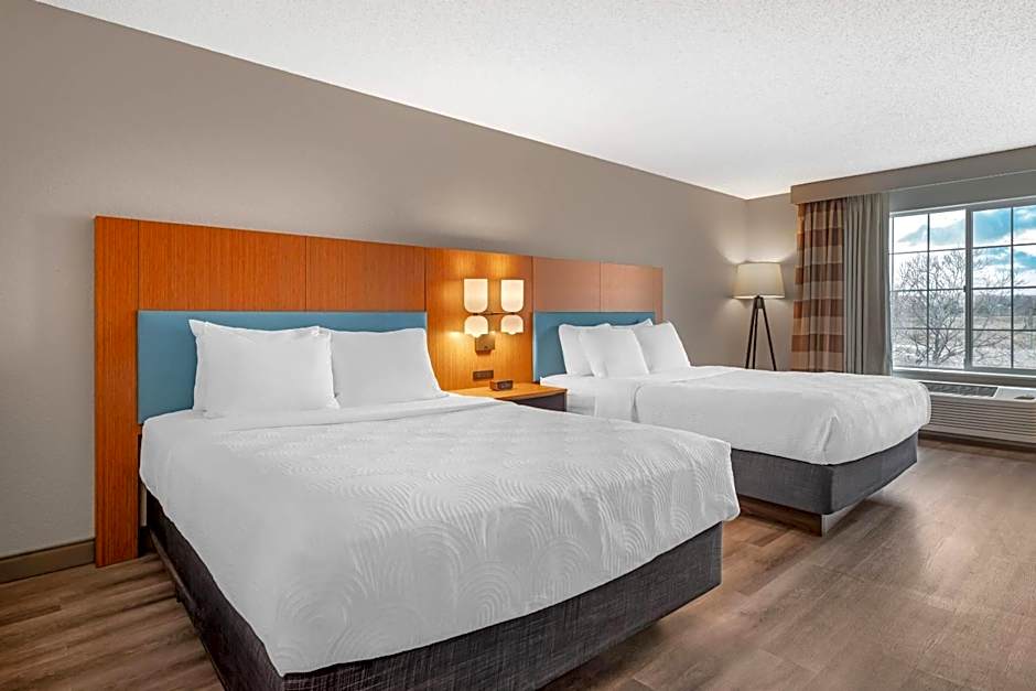 Country Inn & Suites by Radisson, West Bend, WI