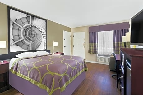 1 Queen Bed, Mobility/Hearing Impaired Accessible Room, Smoking