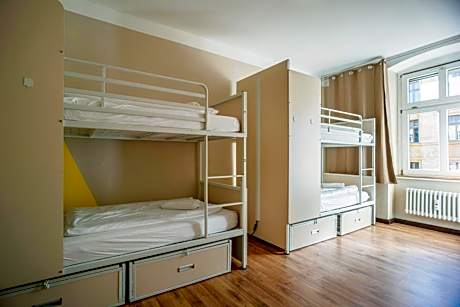 Bed in 4-Bed Mixed Dormitory Room