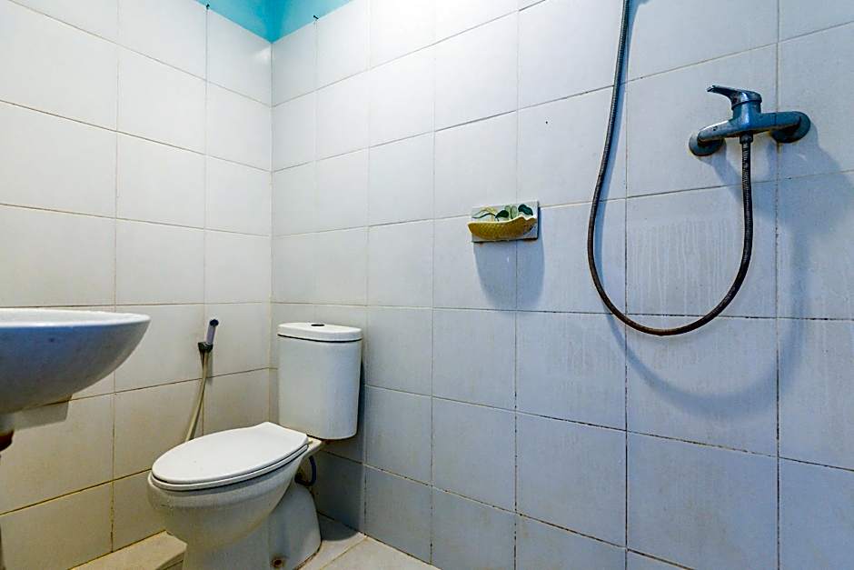 RedDoorz @ Sparkling Hotel near Stasiun Gubeng Surabaya