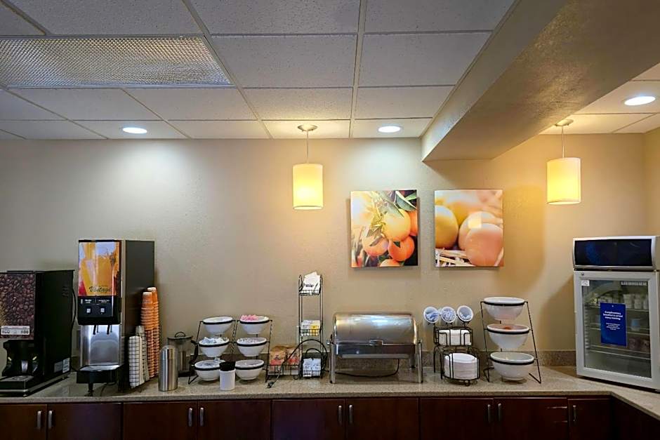 Comfort Inn & Suites Grafton-Cedarburg