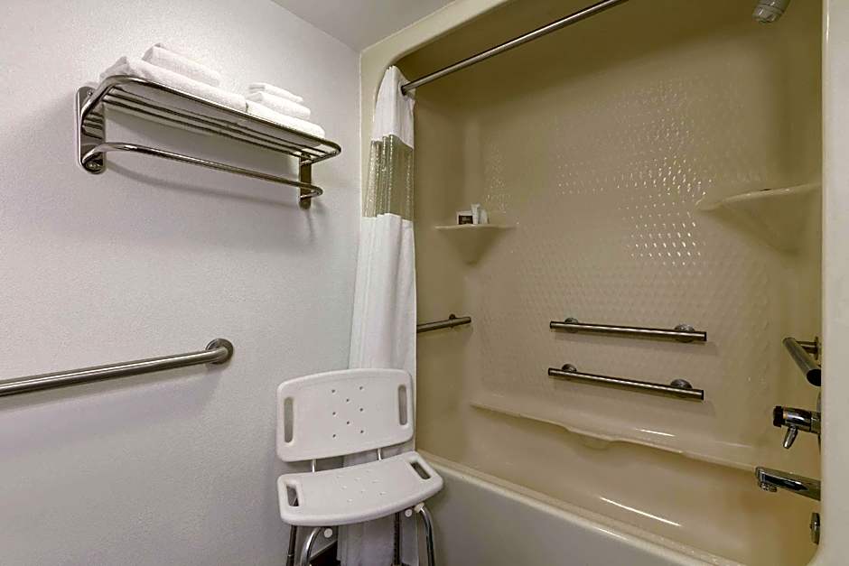 Country Inn & Suites by Radisson, Roanoke Rapids, NC