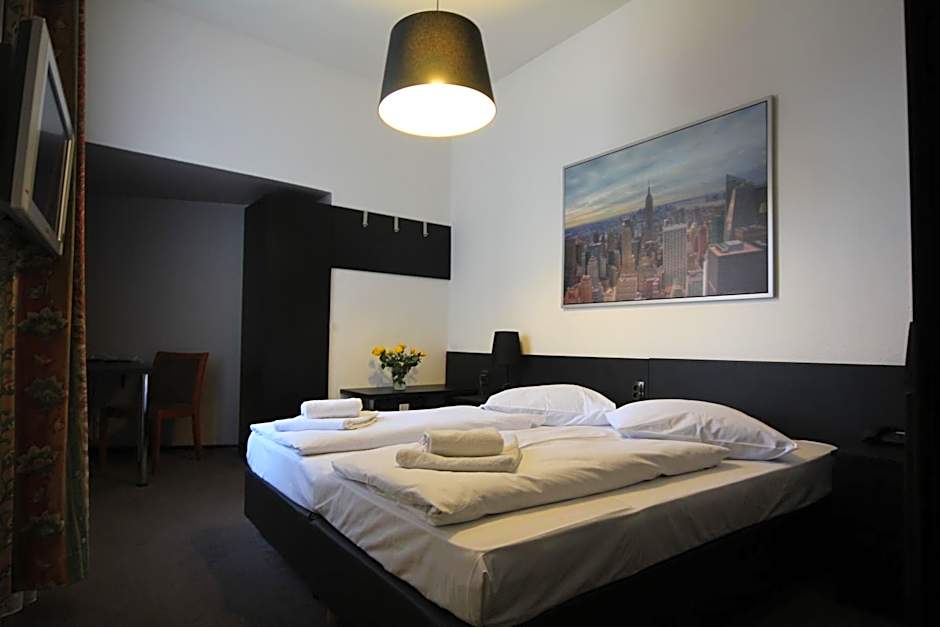 Carlton Hotel