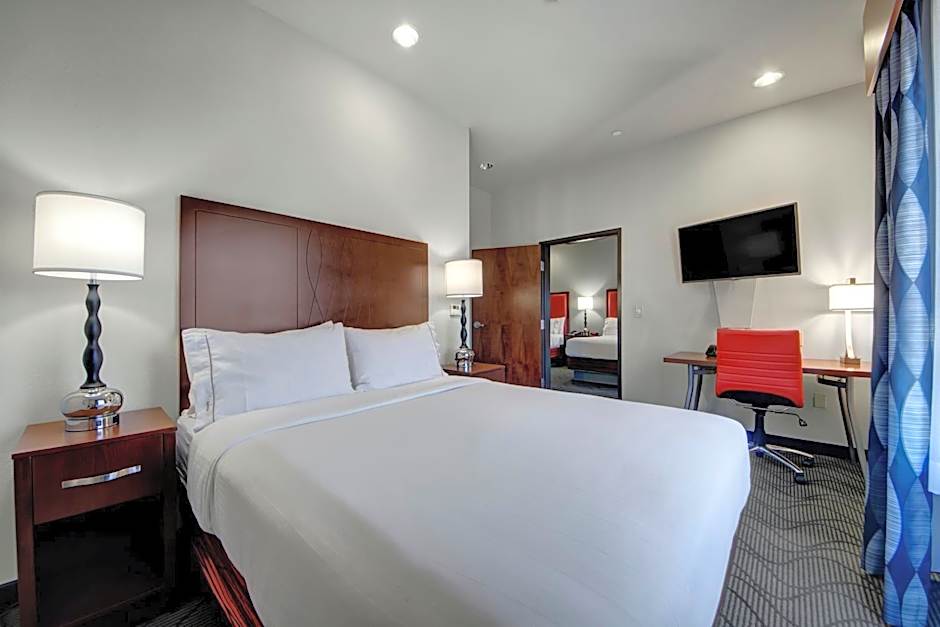 Holiday Inn Express and Suites Oklahoma City North By IHG