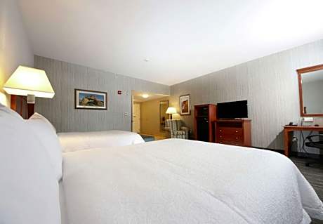 2 Queen Beds Nonsmoking