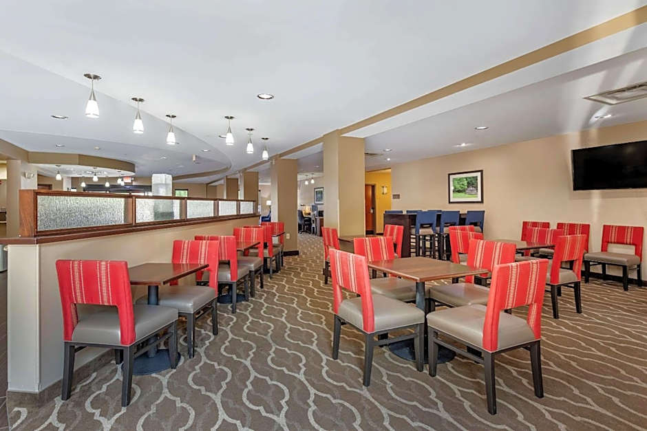 Comfort Suites Manchester near Arnold AFB