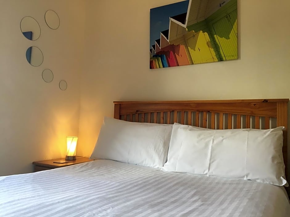 Photo 1 of 24 of Barbican Reach Guest House