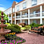 Howard Johnson by Wyndham Romulus Detroit Metro Airport