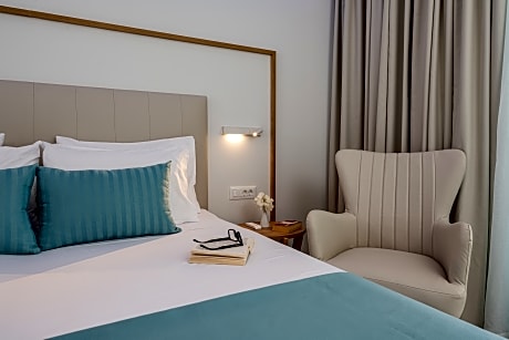 Double or Twin deluxe sharing pool