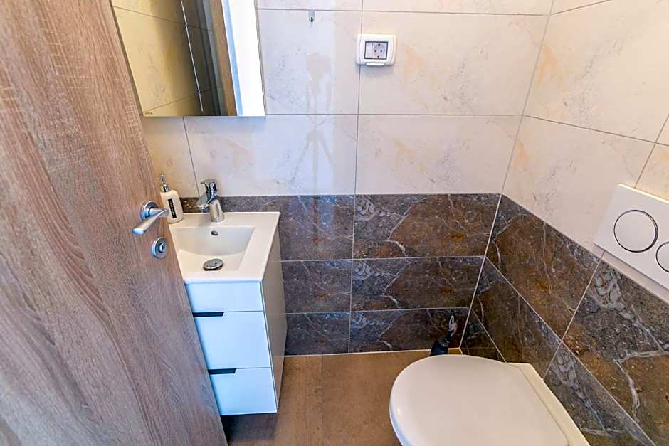 Deneris - App with Private Pool