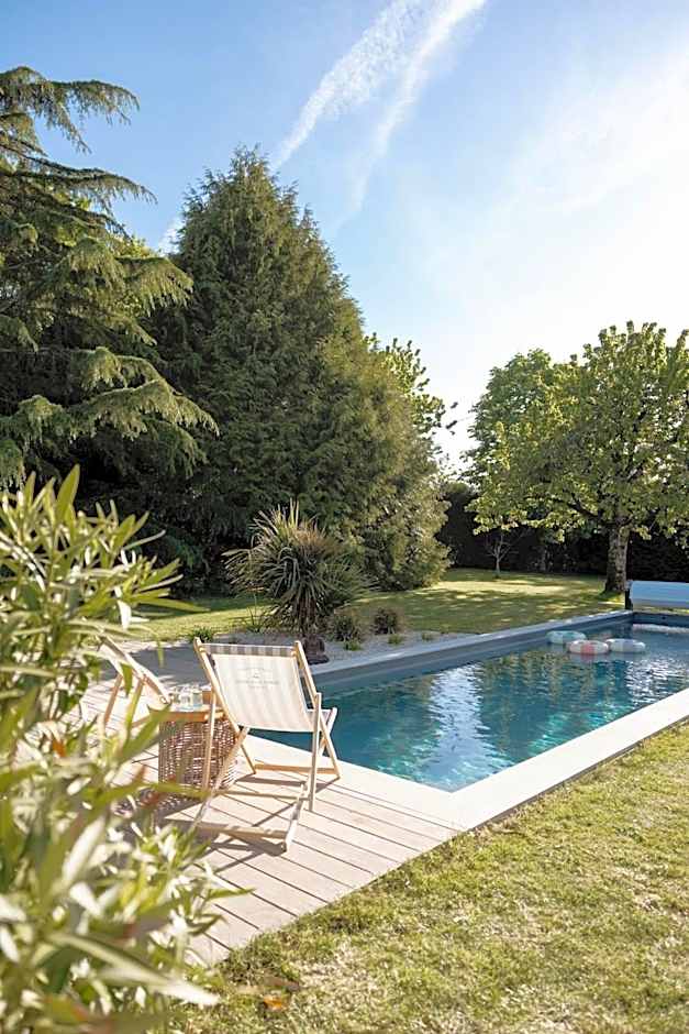 Manoir de la Nogrie - Chambre de charme avec accès privatif - Piscine chauffée sur domaine 5 étoiles à la campagne