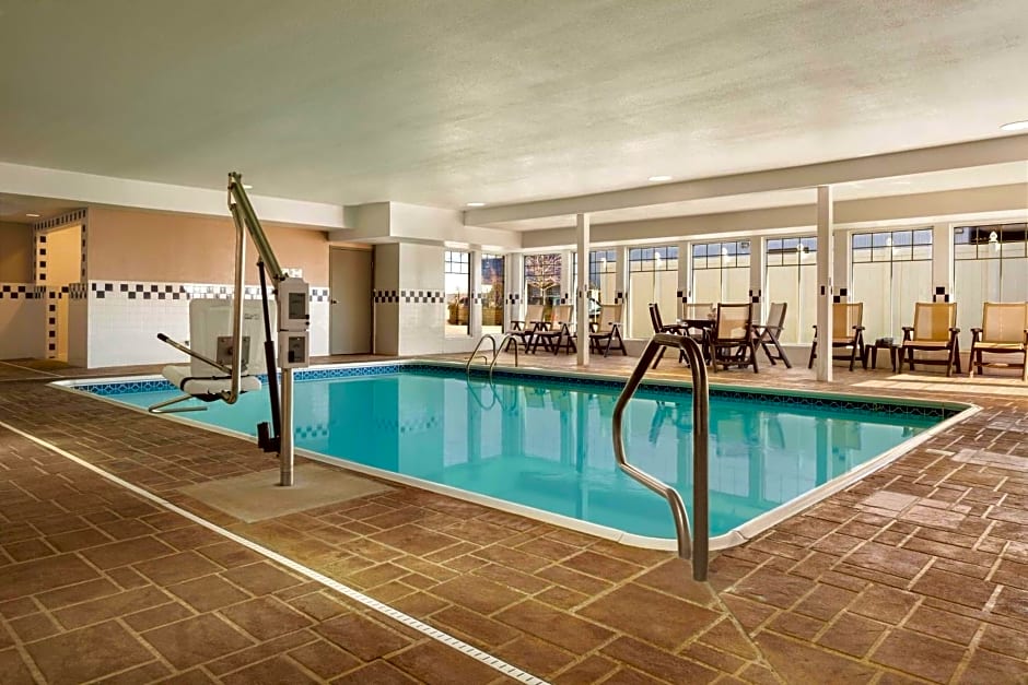 Country Inn & Suites by Radisson, Bloomington-Normal Airport, IL