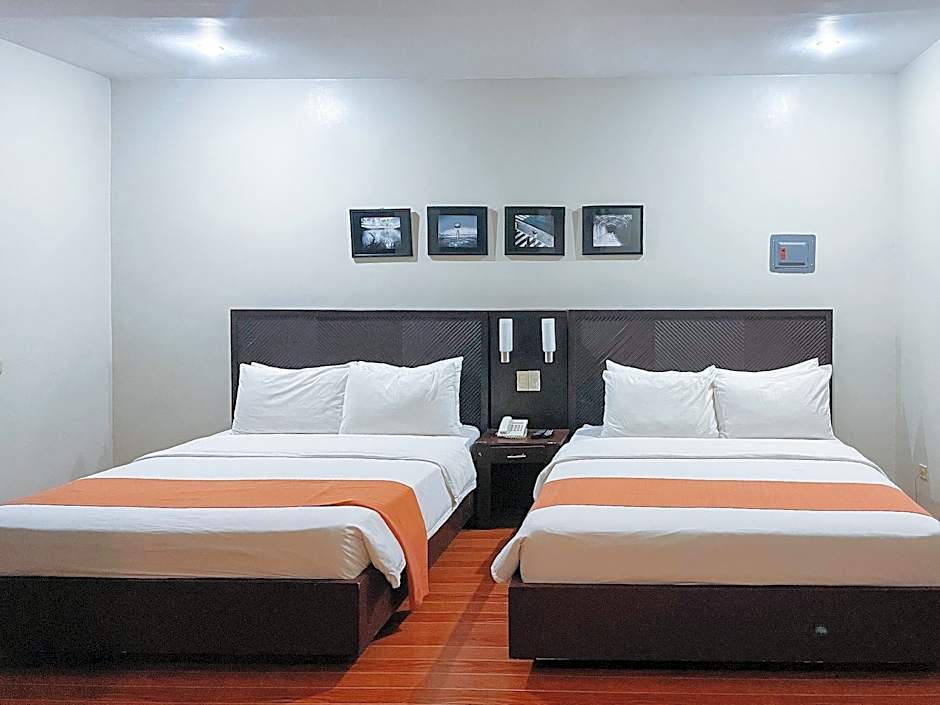 RedDoorz Plus @ Hotel Esse