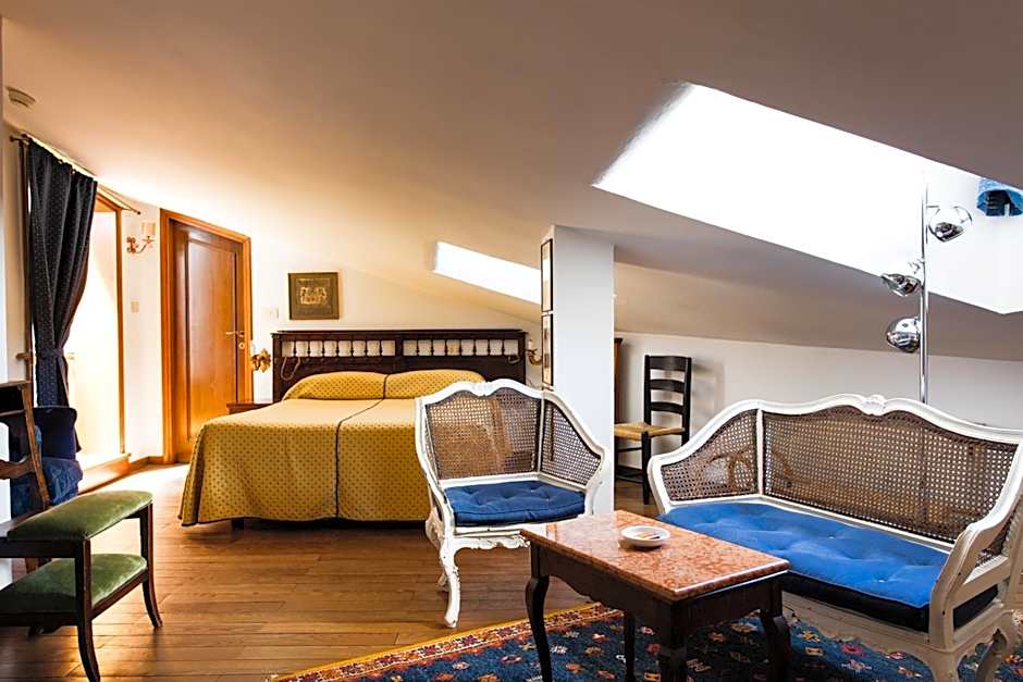 Photo 1 of 5 of Triple Room