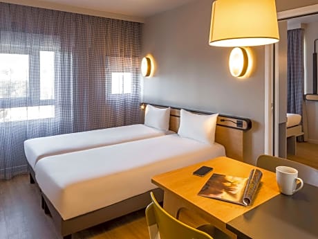 2-person Studio with twin beds
