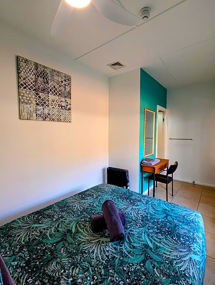 Ozzie Pozzie Backpackers