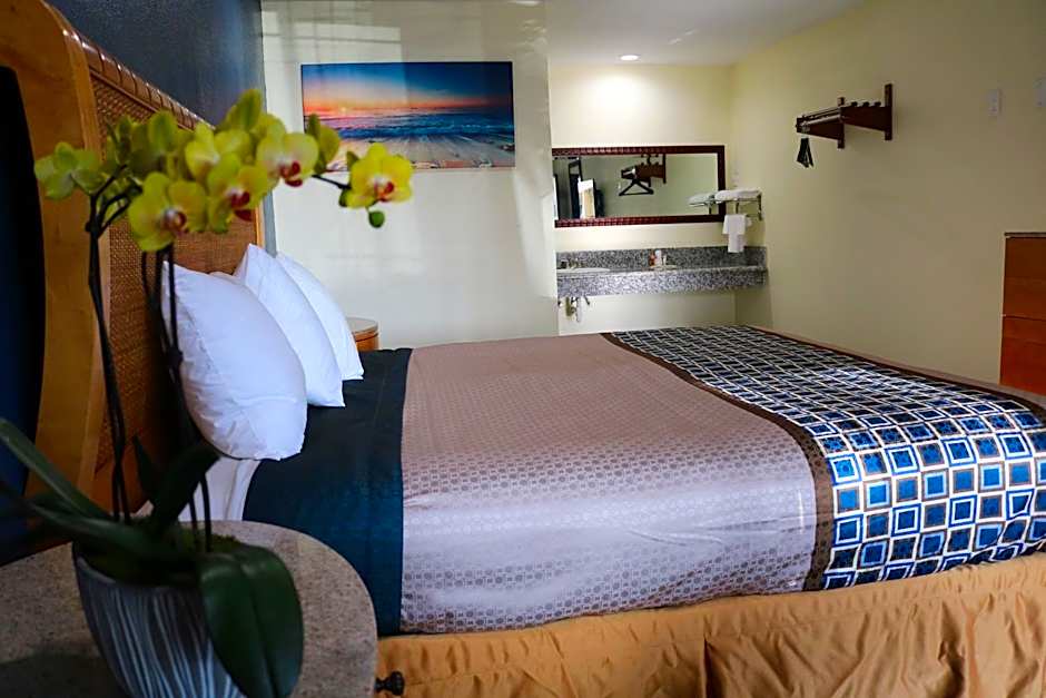 Photo 1 of 8 of Deluxe 1 King Bed