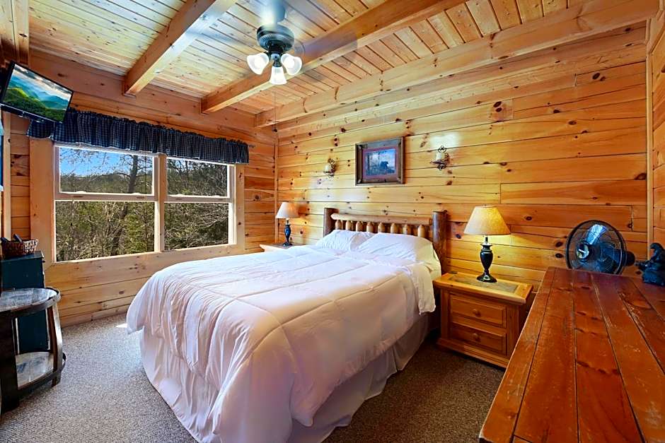 Ryes and Shine Bootlegger's Cabin! Hot Tub* Pool* Arcade* Billiards *EV * Pet Friendly