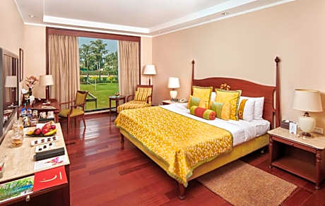 Executive Room (Complimentary Welcome Drink on arrival,15% off on session of couple's Spa,15% off on session of couple's Spa, 15% off on Food & Beverage services, 15% Off on Laundry service for upto 20 clothing item)