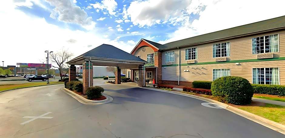 Super 8 by Wyndham Smithfield-Selma