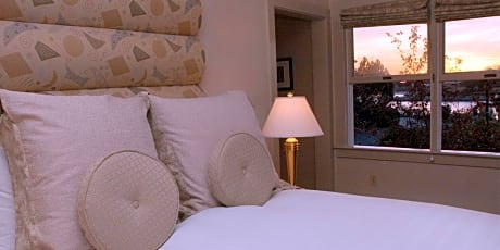 Spa Queen Partial Waterview