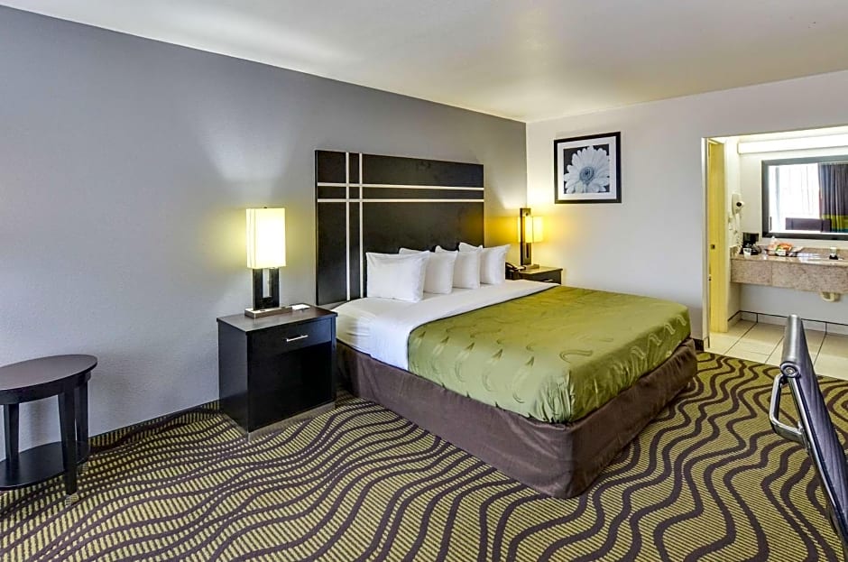 Quality Inn & Suites Hardeeville - Savannah North - Renovated with Hot Breakfast Included