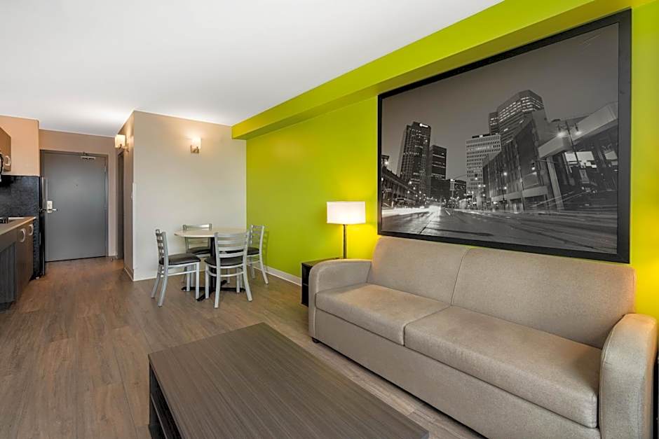 Super 8 by Wyndham Winnipeg East MB