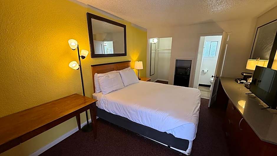 Lakeshore Inn Water Front