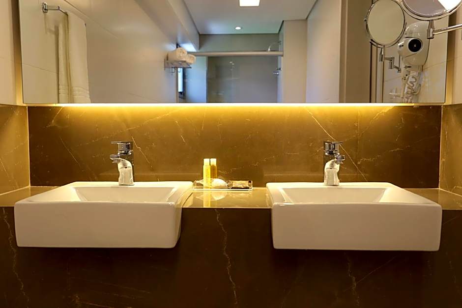 Oasis Plaza Hotel