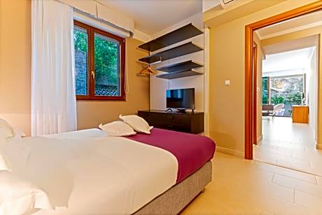 One-Bedroom Apartment with Patio