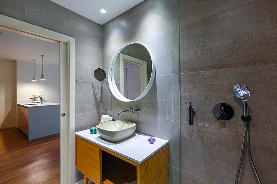 Three House Hotel