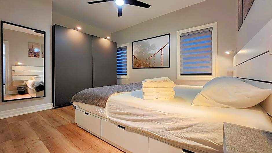 The Cozy Cove Modern King-Bedroom Full Apartment