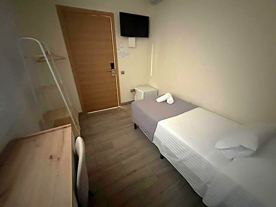 Hostal Balmes Centro