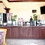 Super 8 by Wyndham Houston Hobby Airport South