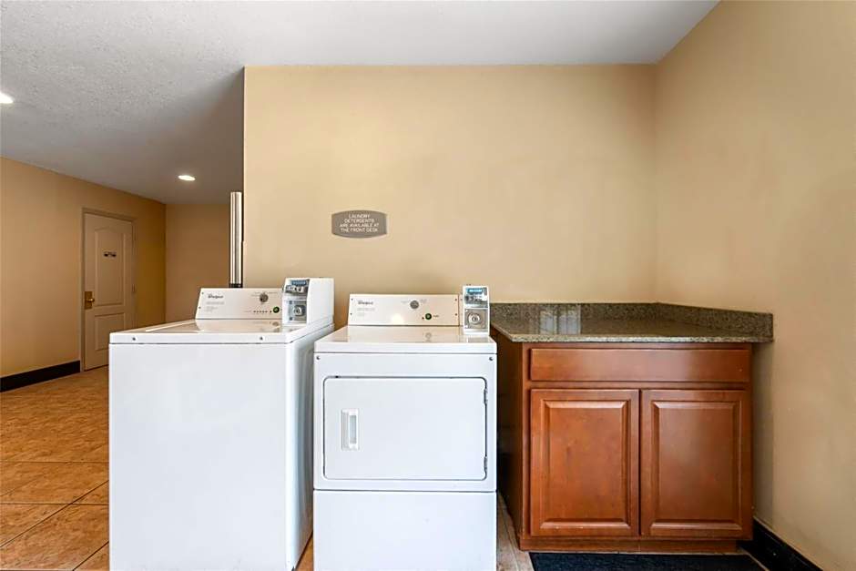 Best Western Plus John Jay Inn & Suites